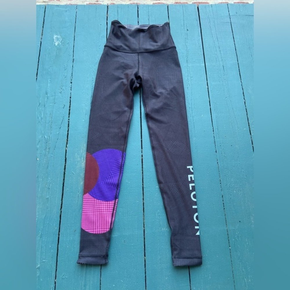 WITH‎ Peloton leggings (XS) EUC